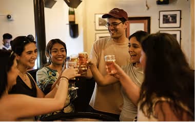 London pub tour gallery - pouring ale in historic pub