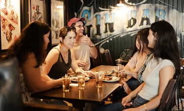 London pub tour gallery - group in Victorian pub